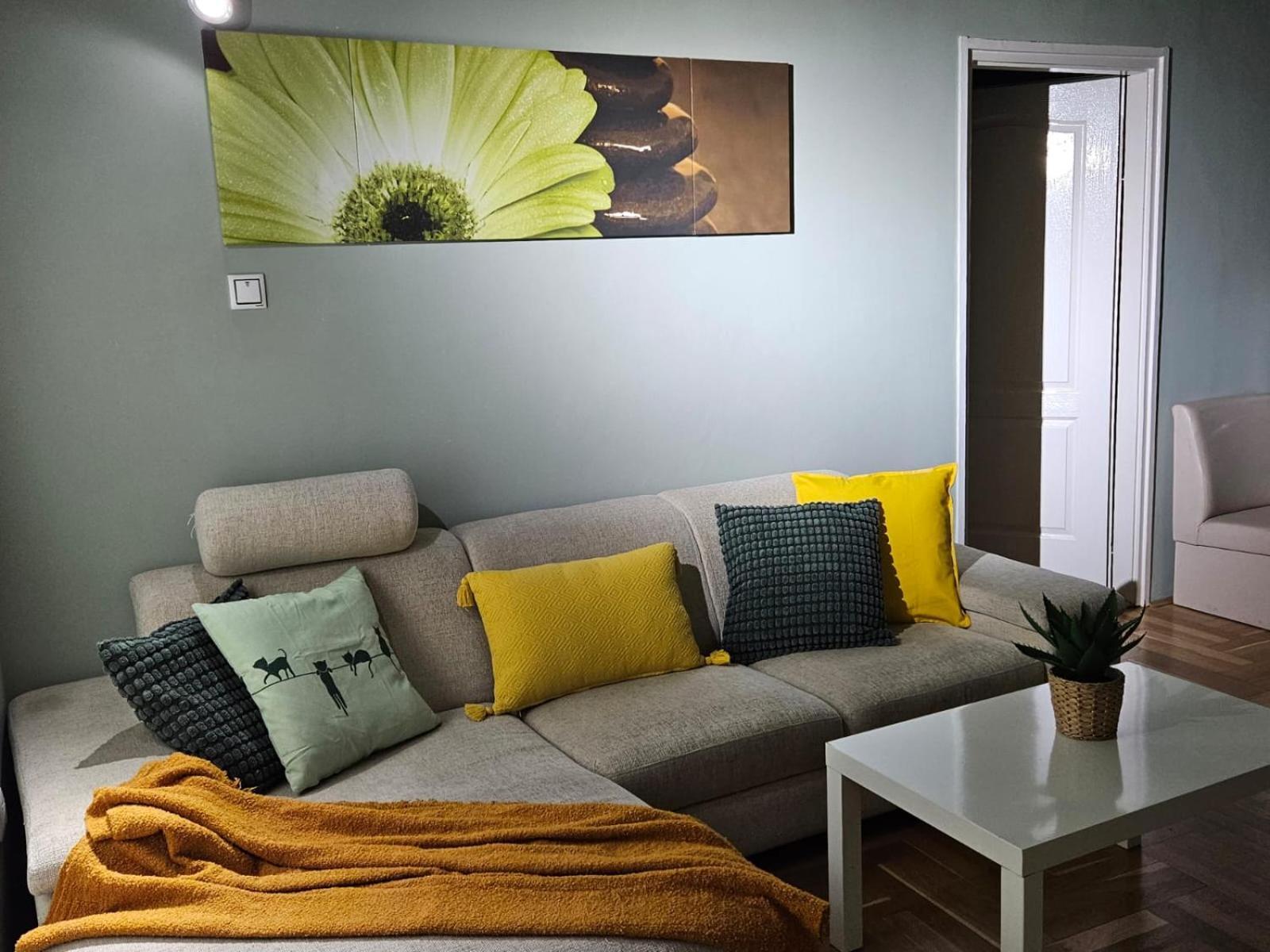 Beautiful Rooms On The Joseph Boulevard — Photos 3