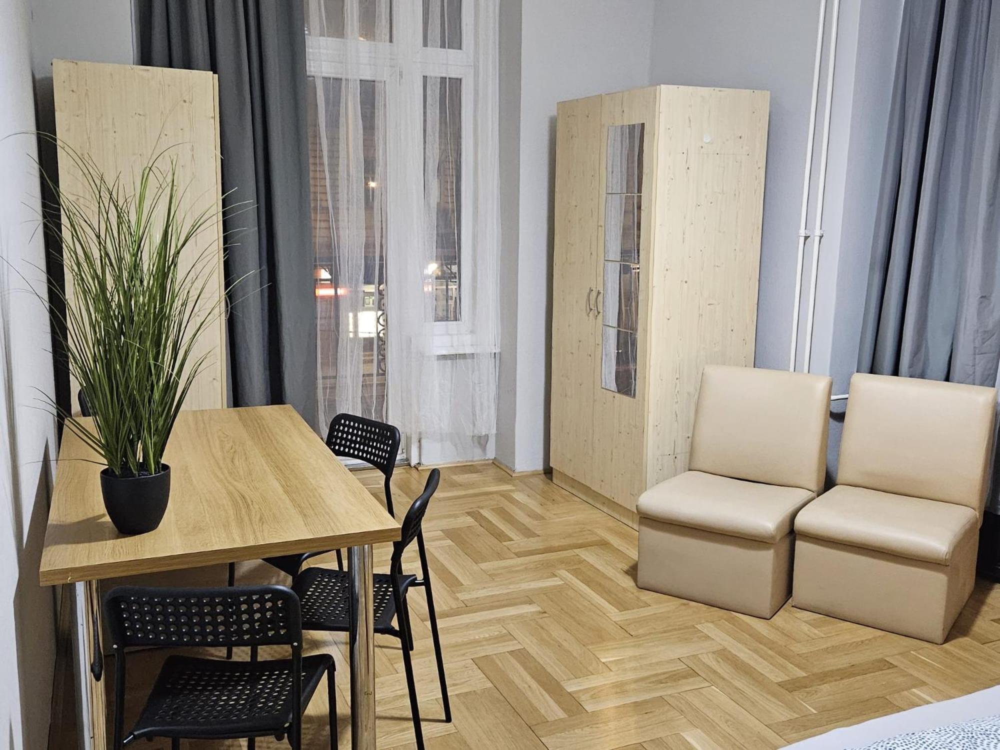 Beautiful Rooms On The Joseph Boulevard — Photos 1
